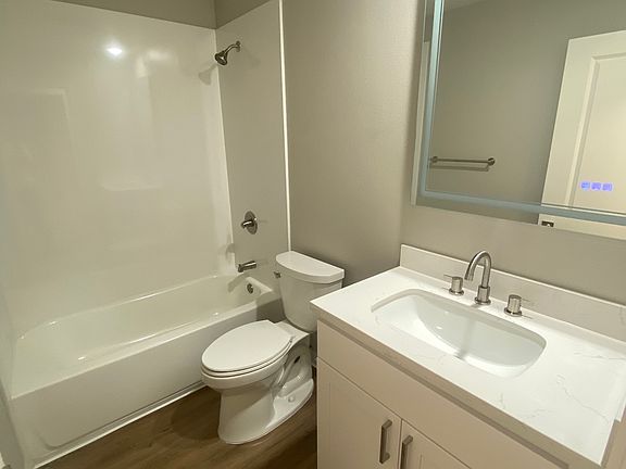 5th image of 896 Middle Ave #6
