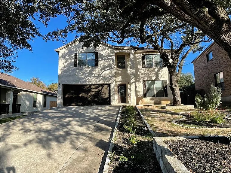 608 Trail Dust Dr — Photo 1