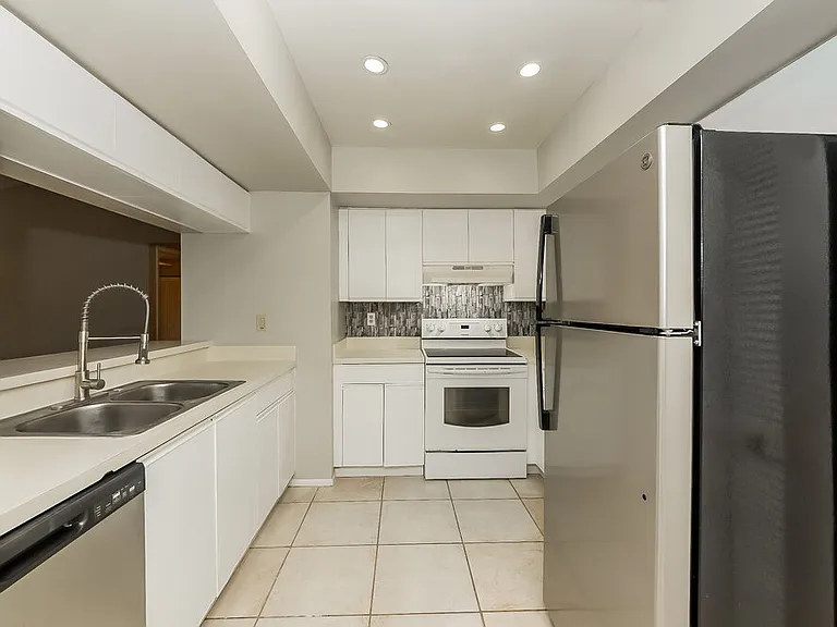 4725 Country Oaks Blvd — Photo 6
