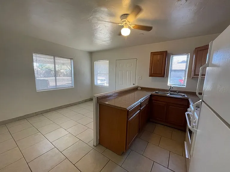 2531 E Brill St — Photo 3