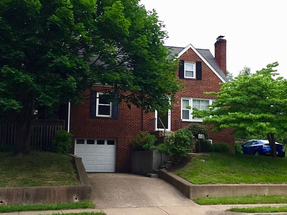 2818 Summerfield Rd, Falls Church, VA 22042