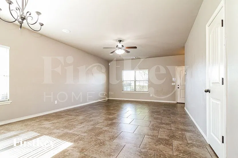 4 bed, 2.5 bath, 1758 sqft, $2,125 — Photo 2
