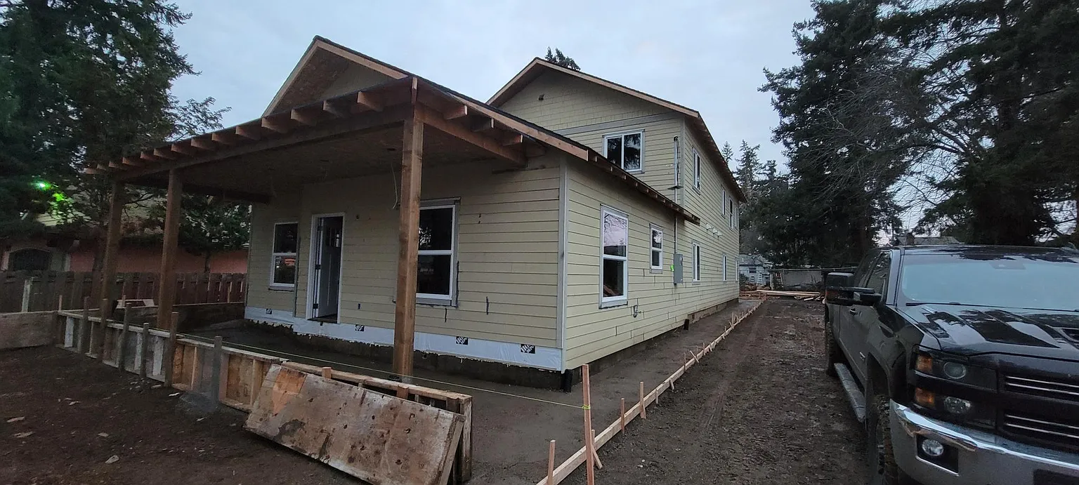 15807 SE Rainier Ave photo 1