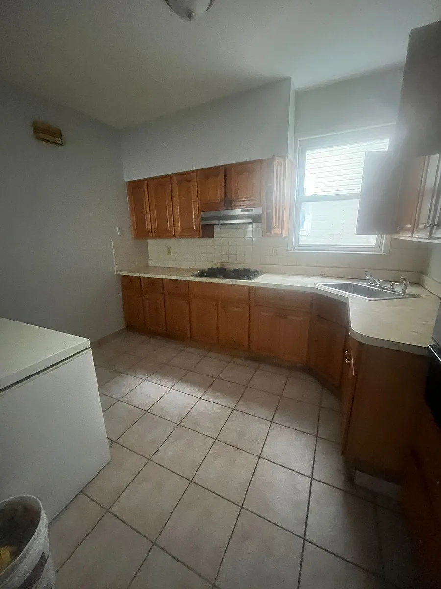 Building Photo - 133 Isabella Ave #1