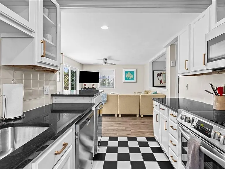 38 Harrison Ave #2 — Photo 7