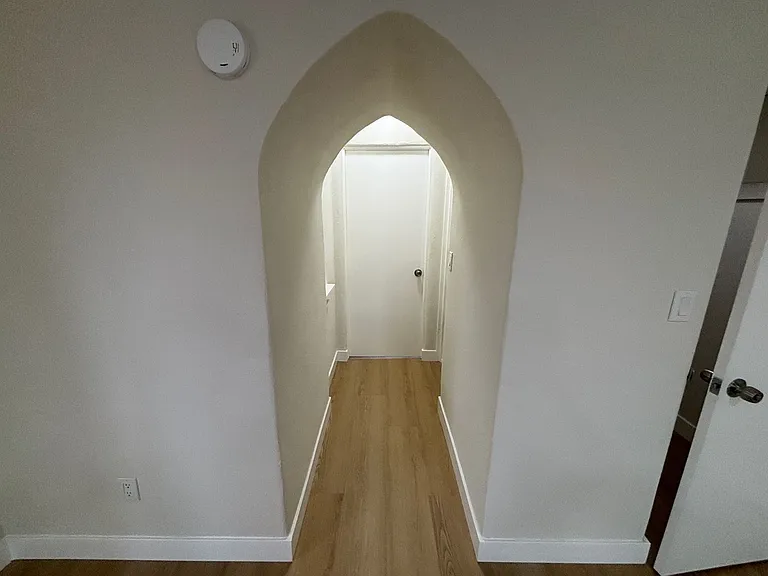 24337 Myers Ave — Photo 10