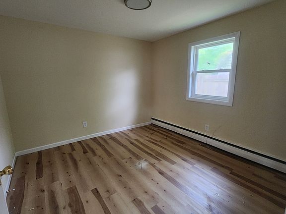 2nd image of 181 Glenerie Blvd #4