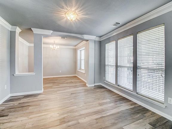 4th image of 1185 London Dr
