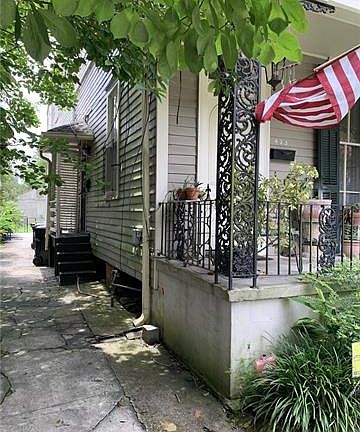 2nd image of 427 Hillary St