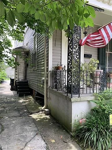 427 Hillary St — Photo 2