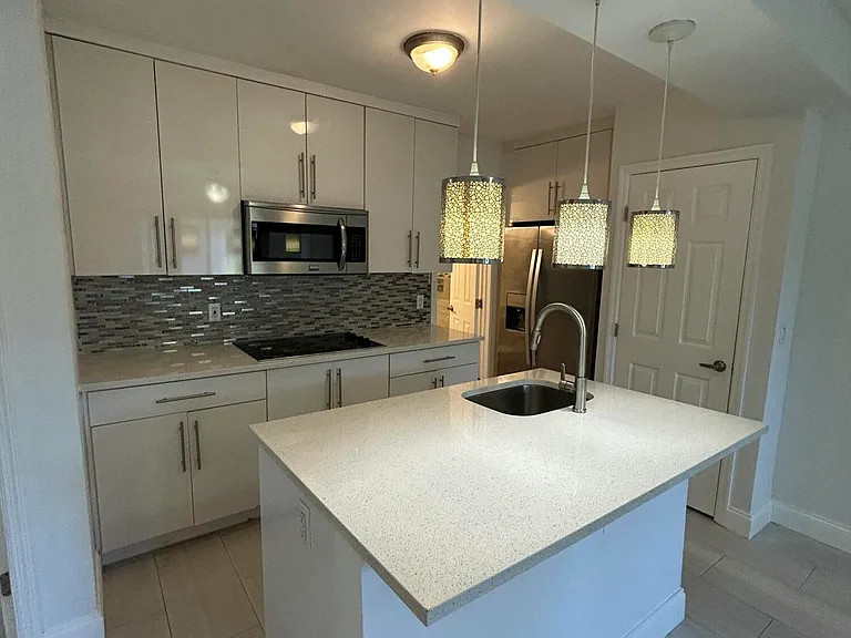 918 NE 15th Ave #4 — Photo 4