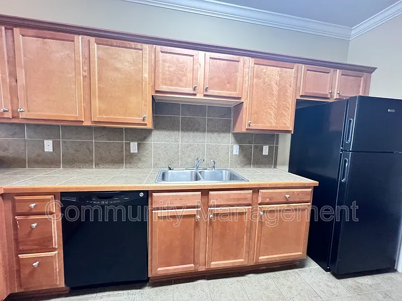 3 bed, 3.0 bath, 1555 sqft, $1,350 — Photo 4