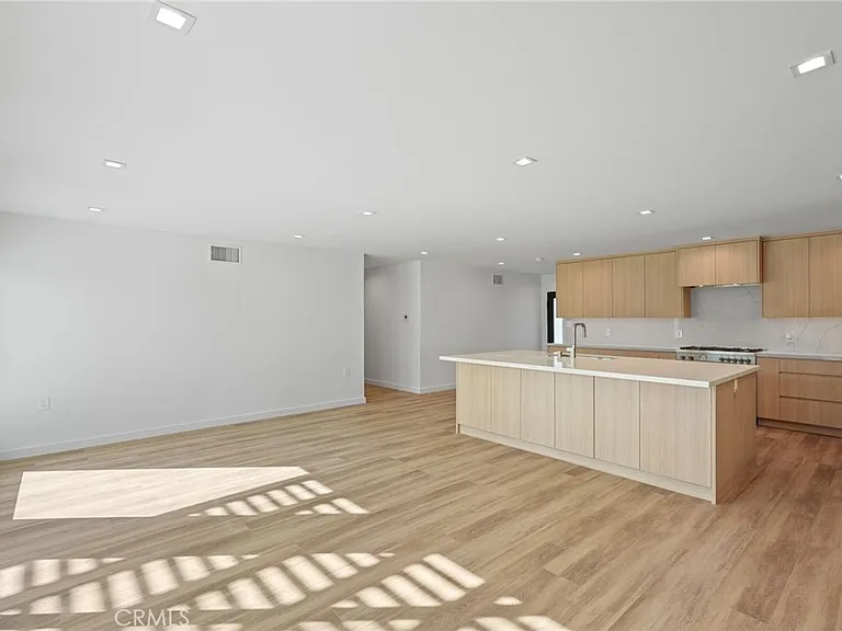 6108 Sadring Ave — Photo 14