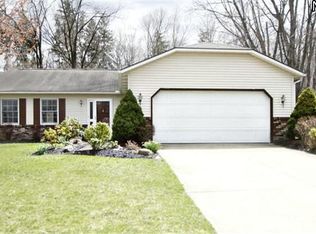 1200 Heatherstone Dr, Painesville, OH 44077