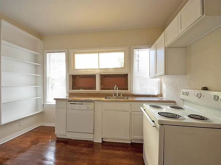 5405 Worth St — Photo 11