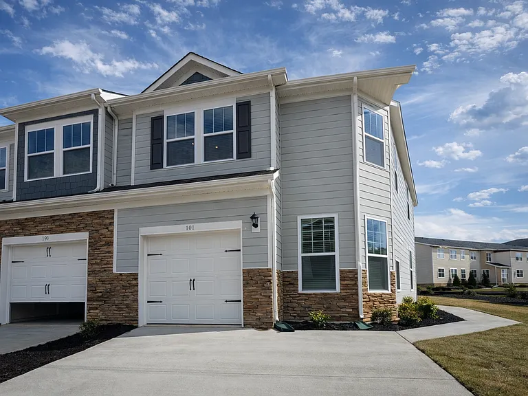 381 Creekview Rd — Photo 3