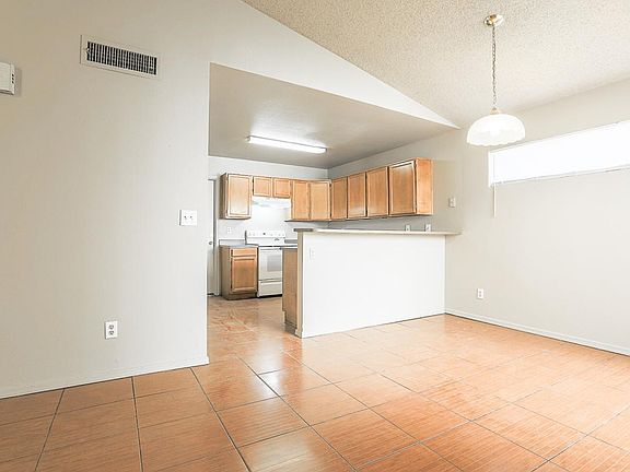 5th image of 8816 W Amelia Ave