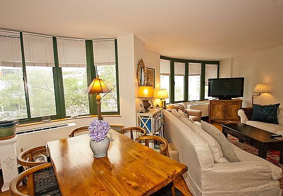 3rd image of 275 Greenwich St APT 3B