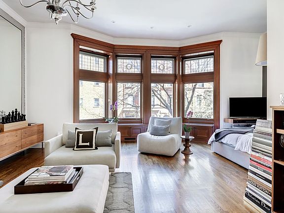 2nd image of 16 W 74th St APT 5