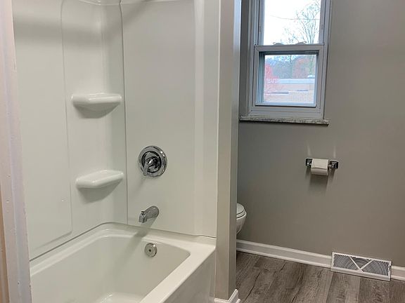 5th image of 5018 Forest Park Pl APT 6
