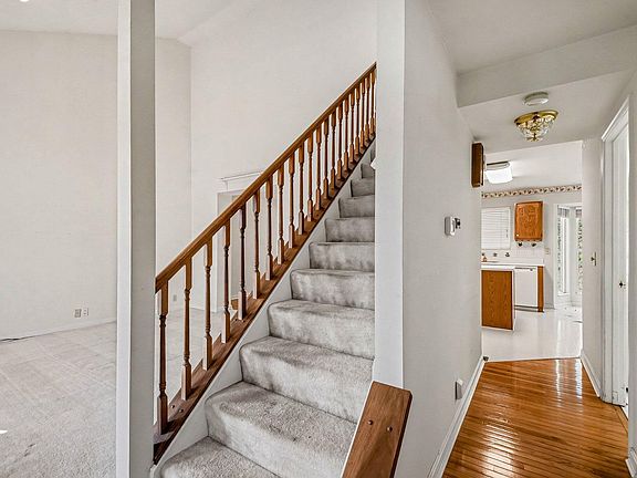5th image of 109 Fort Beech Dr
