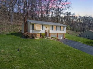586 Flaugherty Run Rd, Coraopolis, PA 15108