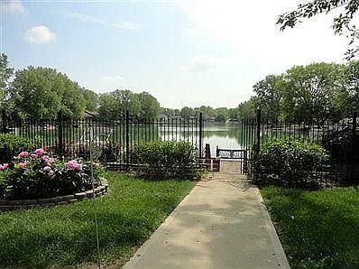 3rd image of 310 Peninsula Dr
