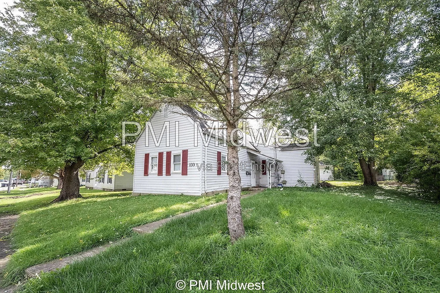 2 bed, 1.0 bath, 832 sqft, $1,099 — Photo 1