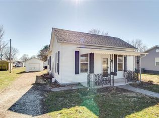 209 Sycamore St, Carrollton, IL 62016
