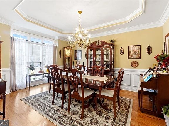 3rd image of 1915 Brackendale Rd NE