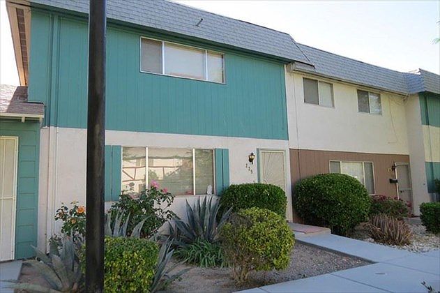 2nd image of 229 Greenbriar Townhouse Way