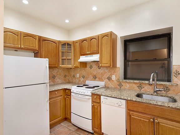 5th image of 422 E 58th St APT 3B