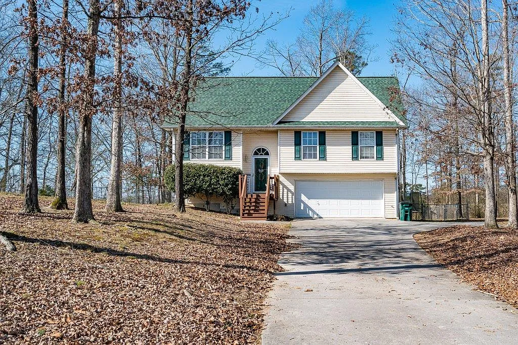 325 Brody Dr NE photo 1