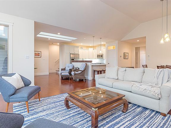 4th image of 473 Ridgefield Dr