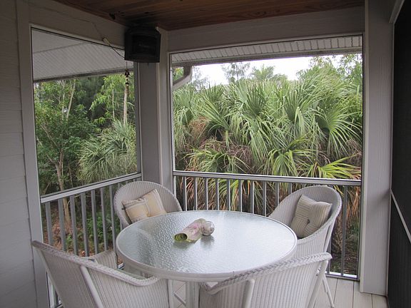 Breakfast nook, lanai porch