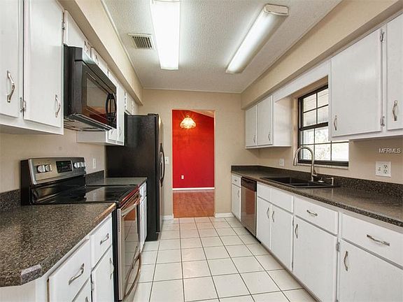 3rd image of 33311 Coventry Dr