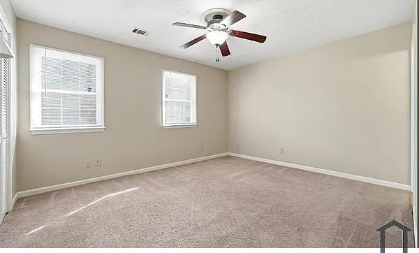 136 Sterling Ct — Photo 10