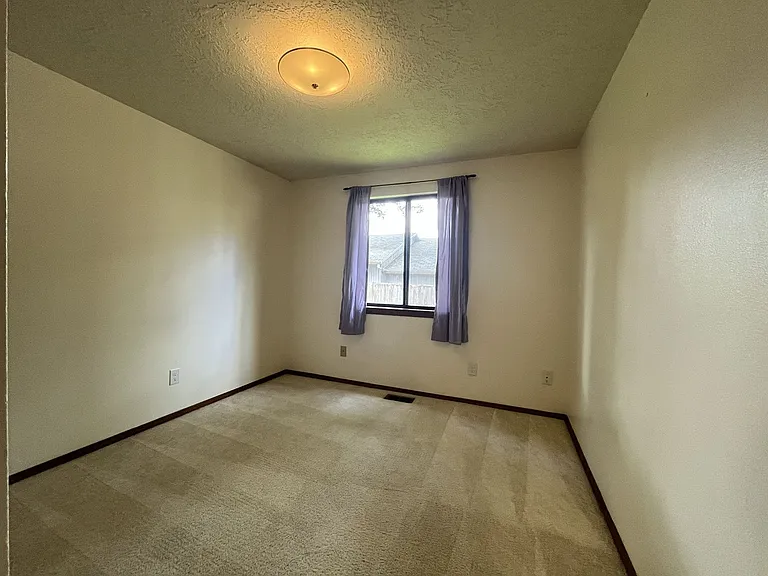 4825 SW Marigold St — Photo 29