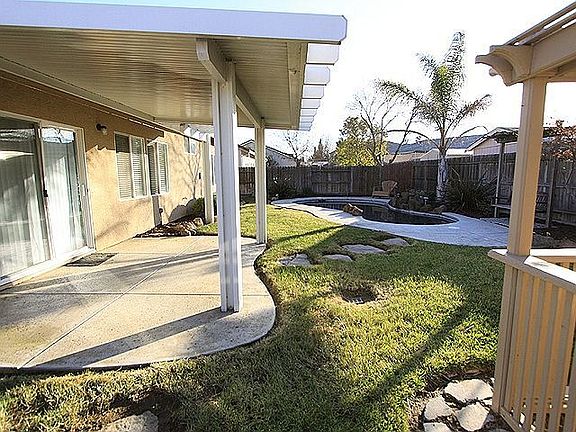4th image of 8491 Zinnia Way