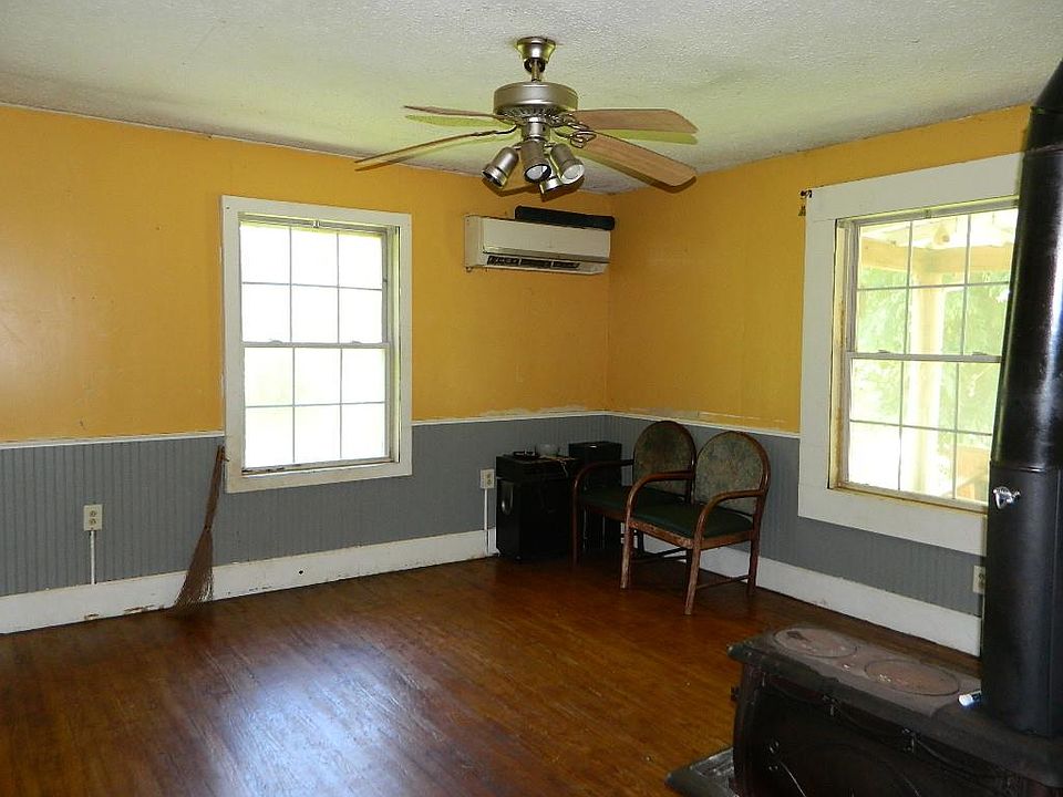 13th image of 263 Currin Valley Rd