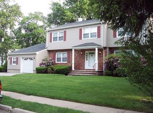 470 Queen Anne Rd, Teaneck, NJ 07666