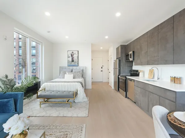 1 Mallory Avenue image 21 of 51