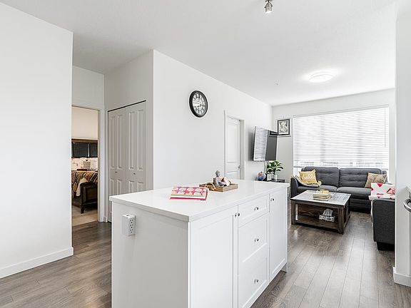 3rd image of 15848 Fraser Hwy #412