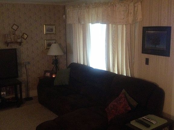 LIVING RM 20X13