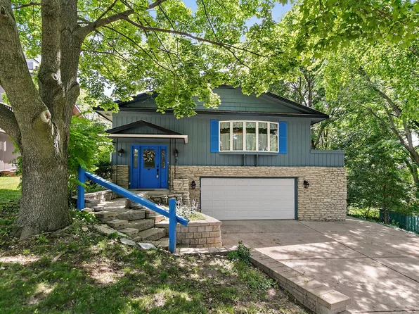 2 Summit Ave, Dundee, IL 60118