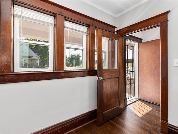 4th image of 2546 Park Ave