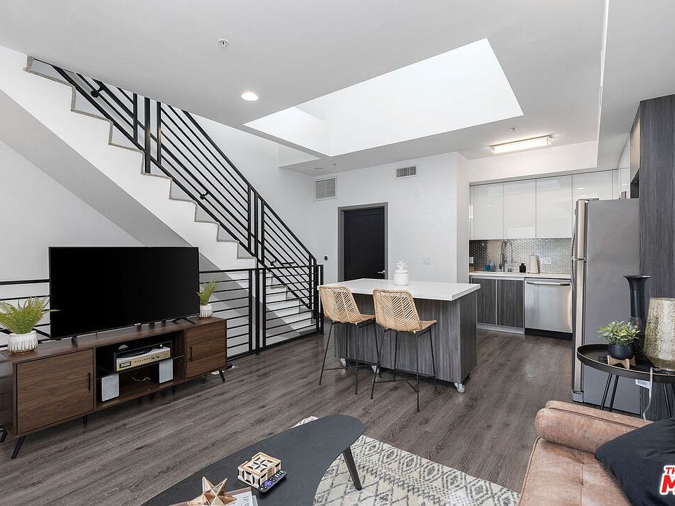 1st image of 545 N Kenmore Ave APT 12