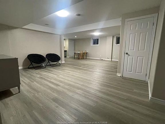 3rd image of 724 Massimo Cres
