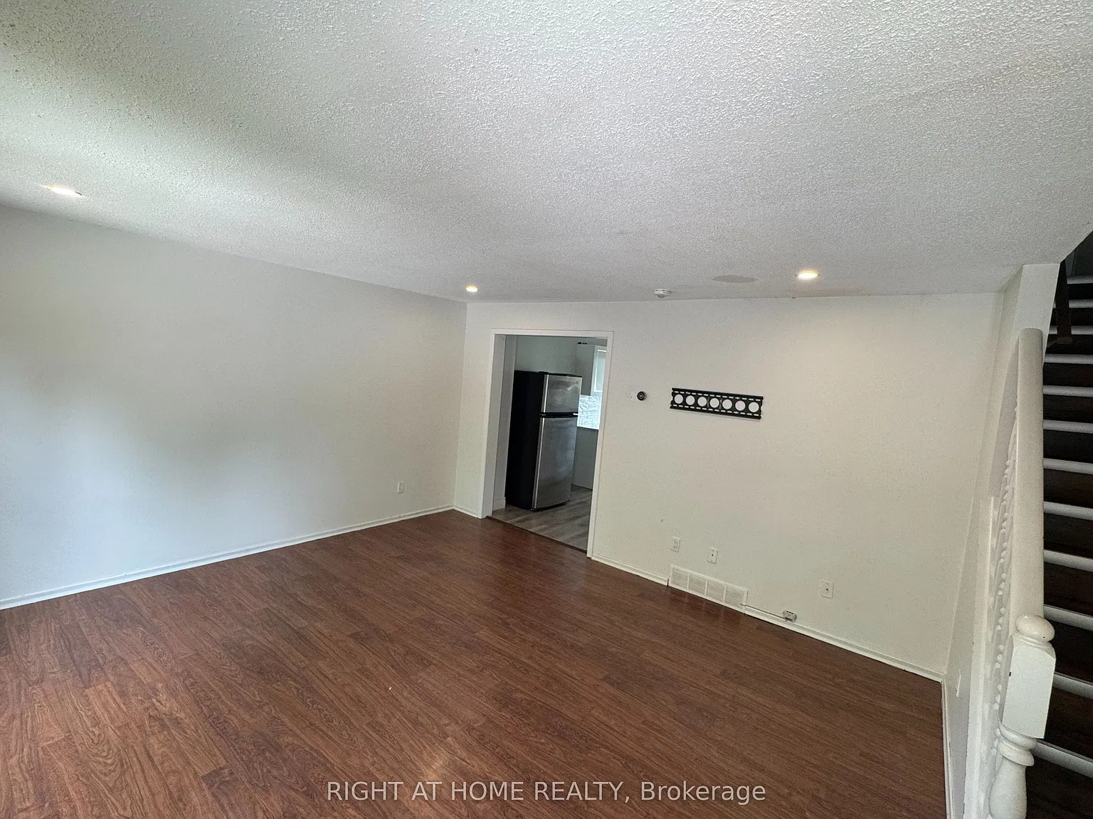 3 bed, $2,200 — Photo 2