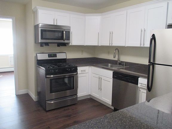 2nd image of 19 Kensington Cir APT A